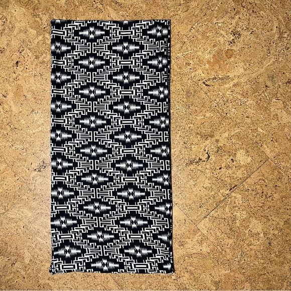 Aztec Black & Cream Infinity Jersey Knit Scarf O/S - Picture 8 of 11